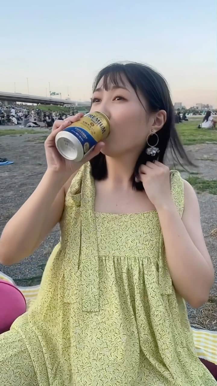 のインスタグラム：「・ ・ おっはる～☀ 足立区花火大会の余韻に浸る朝🎇 最高に楽しかった～🥰✨ ・ ・ ・ ・ 心変わりの相手は私にしてみない？💎  《SNS》 🌻YouTube（２つやってます✌️） ⚫︎アラサーほろよい隊  ⚫︎はるはるチャンネル (ストーリーズハイライトから飛べます✈️） 🌻Twitter  @ Haru2nrun 🌻TikTok  @ haru2n.run ・ ・ #女優#俳優#ダンサー#RIZINガール #新人YouTuber  #YouTuber #チャンネル登録お願いします  #大人女子#ビール女子 #グルメ女子  #お酒好き女子 #お酒好きな人と繋がりたい  #ビール部 #お酒好きと繋がりたい  #アラサー女子#アラサー独身女子 #アラサー独女  #いいね歓迎 #フォロー大歓迎  #japanesegirl #instagood #like4like #photooftheday #fashion#夏の思い出 #夏の風物詩  #花火#花火大会#足立区花火大会 #花火大会2023」