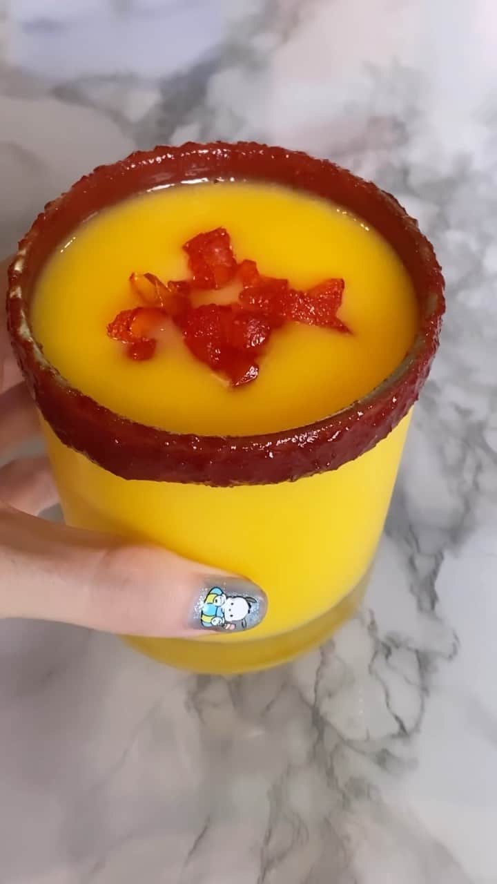 ミランダ・イバネスのインスタグラム：「Y tú cómo vas a celebrar el día del mango ? 🥳🥭✨@bacardimx #SigueTuRitmo #DoWhatMovesYou」