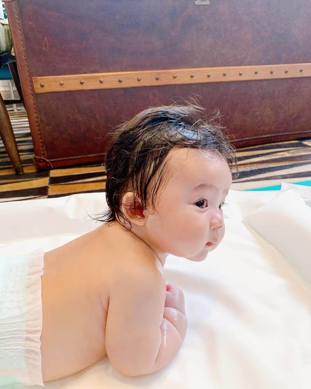 久保陽香のインスタグラム：「⁡ ⁡ 先日、娘4ヶ月になりました ⁡ 出来ることが一つ一つ増えてきて 喜びと楽しい毎日を過ごしてます ありがとう👶🏻❤️ ⁡ 3ヶ月の愛しい愛しい娘のほっぺの記録を残しておきます ⁡ ⁡ ⁡ #令和5年ベビー #女の子ベビー #髪の毛ふさふさベビー #生後4ヶ月 #3ヶ月の記録 #娘の記録 #愛しのほっぺ」