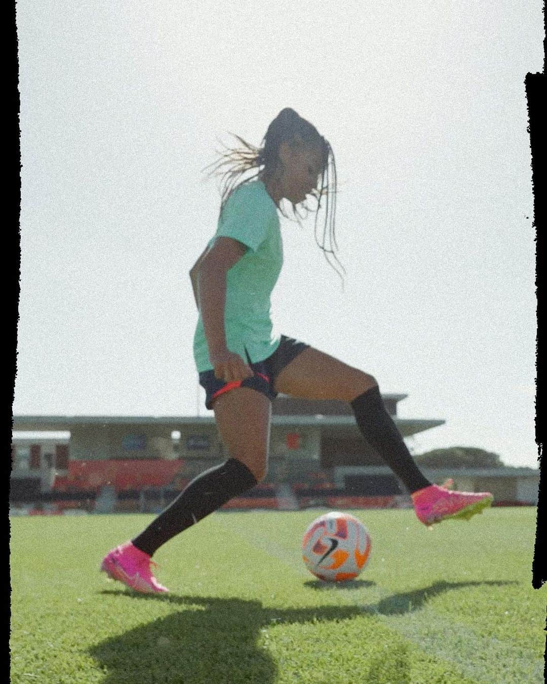 NIKEのインスタグラム：「The world of Jéssica Silva (@jessiicasilva10) is a mosaic of athletic brilliance, immense success, emotional challenges and a loving family who grounds her through it all.   Tap the link in bio to watch all episodes of Jéssica’s “What Are You Working On?”」