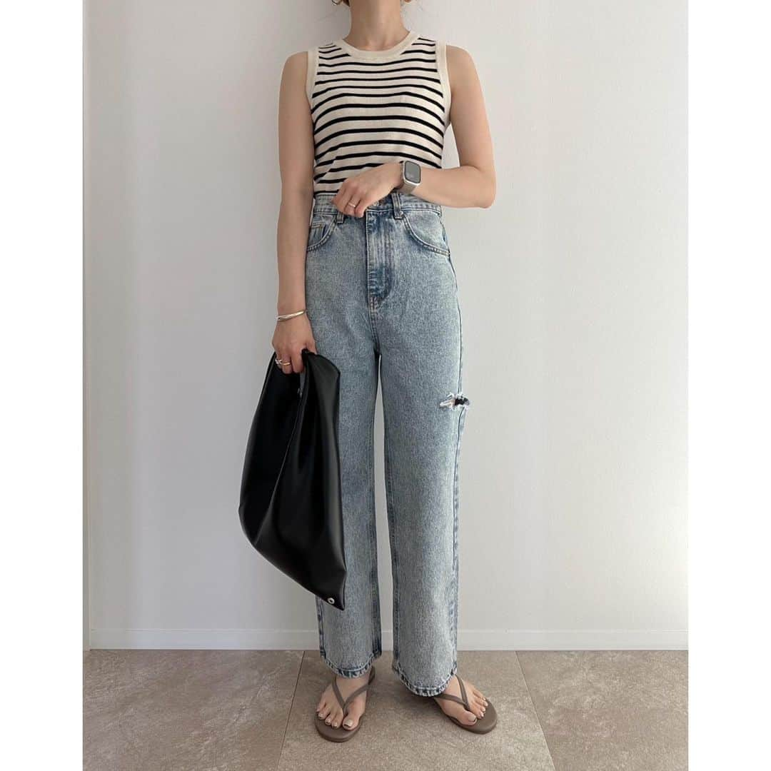 selectshop amieさんのインスタグラム写真 - (selectshop amieInstagram)「何回再販しているか わからないほどの人気の サイドカットデニム🥲🩵 予約再開いたしました☺️  たくさんの方に購入していただけて 本当に嬉しいです🌈  予約販売ですが数量は決まっていますので ぜひお早めにご検討ください☺️☺️  いつもありがとうございます🥰  ---✂︎-----✂︎-----✂︎--- 低身長向けのお洋服 販売しております❤︎ @amie__1201  ぜひフォローお願いします☺︎ ---✂︎-----✂︎-----✂︎---  #低身長コーデ #低身長 #低身長ファッション #低身長女子 #低身長ママ  #プチプラコーデ #150cmコーデ #30代コーデ #おちびコーデ #148cmコーデ #149cmコーデ  #春コーデ #春服 #小柄コーデ #小柄女子 #小柄ファッション #小柄ママ #大人女子コーデ #低身長大人女子 #アラフォーママ #アラフォーコーデ #サイドカットデニム」7月23日 9時00分 - amie__1201