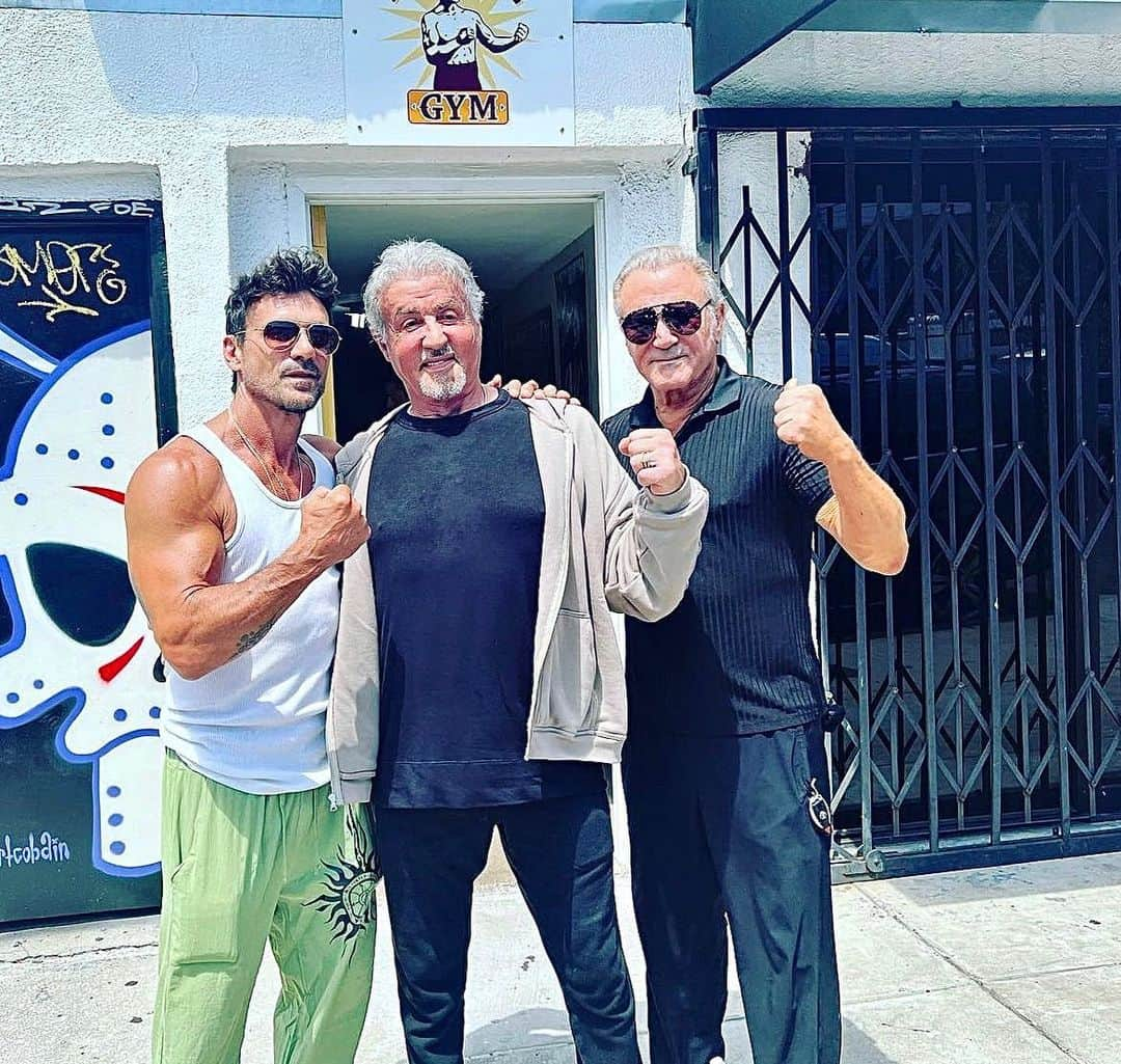 シルヴェスター・スタローンのインスタグラム：「At the Fortune boxing gym with talented athlete and actor, Frank Grillo and of course, my brother, Frank, the Tank @frank.stallone @frankgrillo1 @fortunegymboxing」