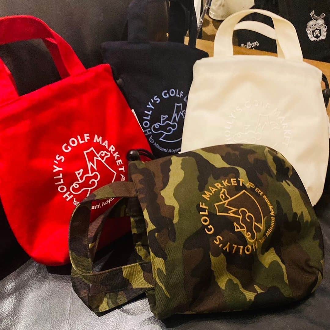のインスタグラム：「オリジナルトートバッグできました！ 軽量！丈夫！キャディバッグと同じ、コーデュラ生地でつくりました。 クッキリ発色です。 雨もOK！  ＃ホリーズゴルフマーケット open 13:00~19:00 close Sunday.Holidays  港区南青山3-4-4 スキーショップジロー裏  0334704303  http://www.hollys-golfmarket.com/  ＃ゴルフ ＃ゴルフショップ ＃南青山 ＃トートバッグ」