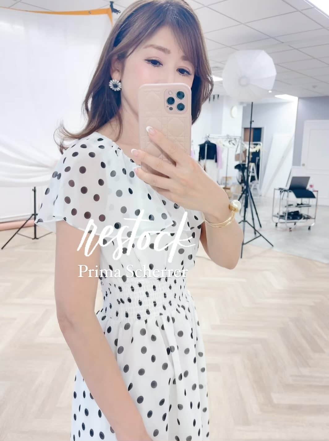 のインスタグラム：「大好評いただき、追加販売分も即日SOLD OUTとなっていたホワイトが、ほんの若干数ではありますが、在庫調整分が再入荷しました❣️  7/25まで、¥1000OFFのスペシャルクーポンが出ています✨  クーポンコード「sun3」  是非お早めにcheckして下さい🫶  @primascherrer   ラッフルカラー プリント ワンピース https://www.joint-space.co.jp/c/primascherrer/psc331-0743  #和泉佳子　#プリマシェレル　#ジョイントスペース　#jointspace #ワンピース　#再入荷　#restock　#期間限定　#クーポン　#ファッション　#コーディネート　#ファッション好きな人と繋がりたい」