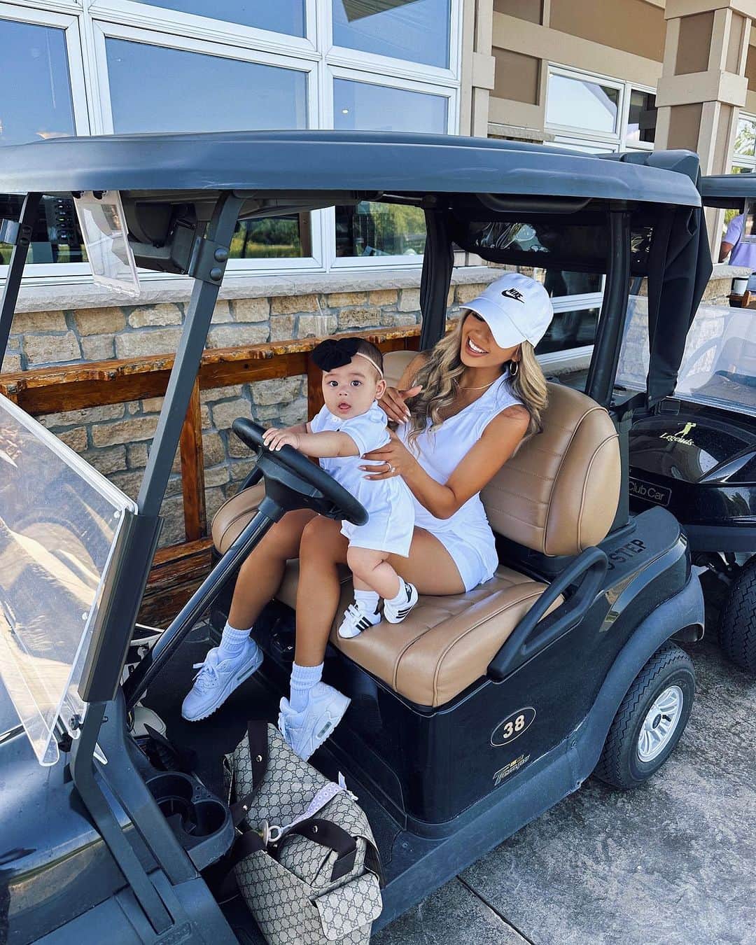 リアン Vのインスタグラム：「Golf day in Minnesota was perfect ⛳️」