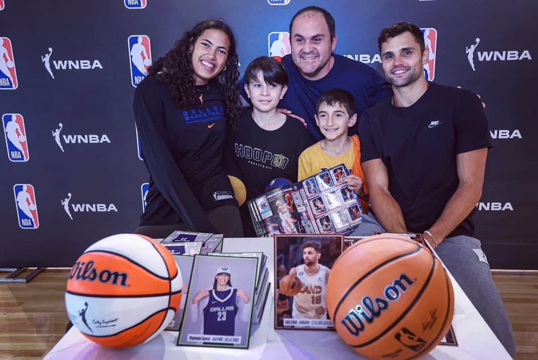 ラウル・ネトさんのインスタグラム写真 - (ラウル・ネトInstagram)「Sempre bom receber o carinho dos brasileiros que torcem e acompanham minha carreira! 🇧🇷🏀」7月23日 9時35分 - raulneto08