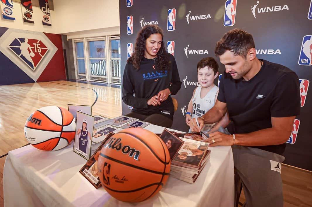 ラウル・ネトのインスタグラム：「Sempre bom receber o carinho dos brasileiros que torcem e acompanham minha carreira! 🇧🇷🏀」