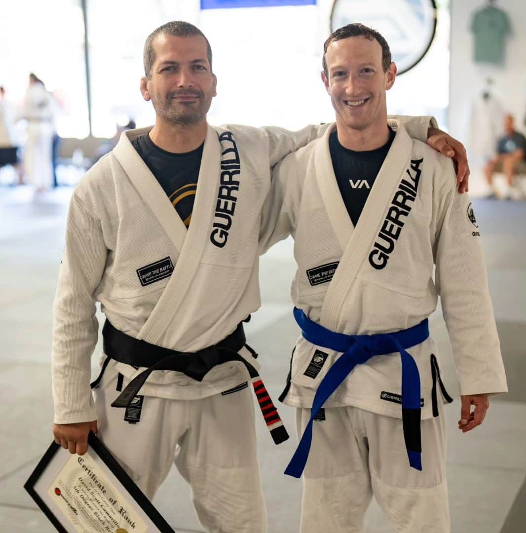 マーク・ザッカーバーグのインスタグラム：「Congrats @davecamarillo on your 5th degree black belt. You're a great coach and I've learned so much about fighting and life from training with you. Also honored to be promoted to compete at blue belt for @guerrillajjsanjose team.」