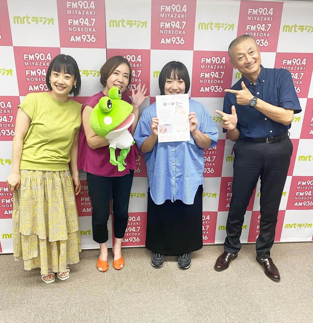 川島恵のインスタグラム：「今日のおやこ応援ラジオ♪ゲストは「宮崎リトルベビーサークル〜結〜」代表の増田杏那さん。 ・ 小さく産まれた赤ちゃんの成長や発達を記録する手帳「宮崎リトルベビーハンドブック」作成の経緯や、手帳に込められた想いについて伺っています！ 10時30分〜OA。radikoタイムフリーでもお聞きください！ ・ #おやこ応援ラジオ #ココロでつなぐsdgs  #宮崎リトルベビーサークル結 #宮崎リトルベビーサークル #宮崎リトルベビーハンドブック #ラジオ #radiko #radikoタイムフリー」