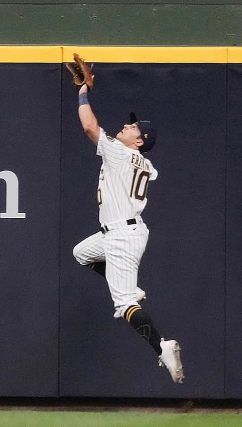 ミルウォーキー・ブルワーズのインスタグラム：「Ladies and gentlemen, SAL. FRELICK.  #ThisisMyCrew」