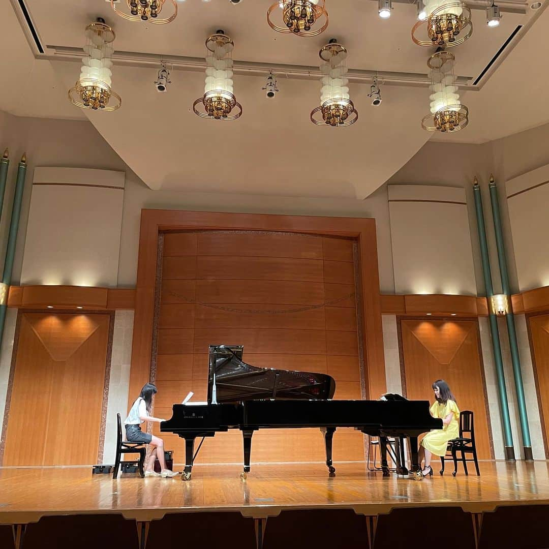 生島早織さんのインスタグラム写真 - (生島早織Instagram)「ピアノの発表会🎹  リハーサル直前❣️  長男は緊張して固まっています😅  次男は、ベートーベンみたいに弾くって🎹  頑張ってね❣️  #双子育児 #双子ママ #双子兄弟 #双子それ #双子あるある #双子連弾 #ピアノの発表会  #リハーサル中 #緊張してる」7月23日 10時03分 - saori.ikushima