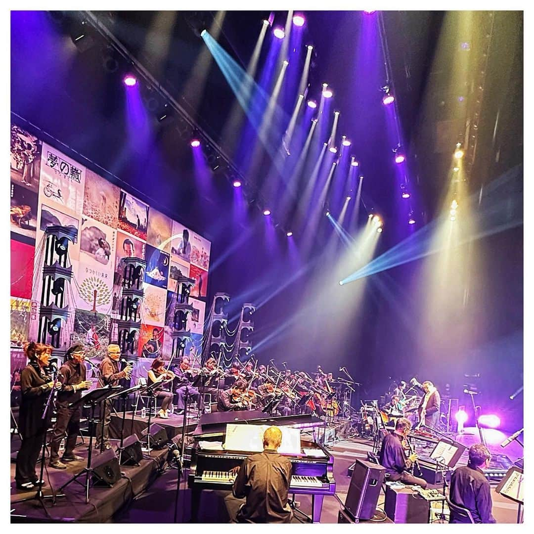 さだまさしさんのインスタグラム写真 - (さだまさしInstagram)「弦もナイト🎻 ４夜フェス登場シーンは Ｍass@Ｍaniaのミタスペシャルで👀 「50th Anniversaryコンサートツアー2023 ～なつかしい未来」 . #さだまさしコンサートツアー2023 #なつかしい未来 #50周年  #弦もナイト #渡辺俊幸 #さだ工務店 #藤堂昌彦 #ストリングス #さだまさし #sadamasashi #4夜 #フェスティバルホール #まっさマニア #まっさマニアミタ」7月23日 16時17分 - sada_masashi