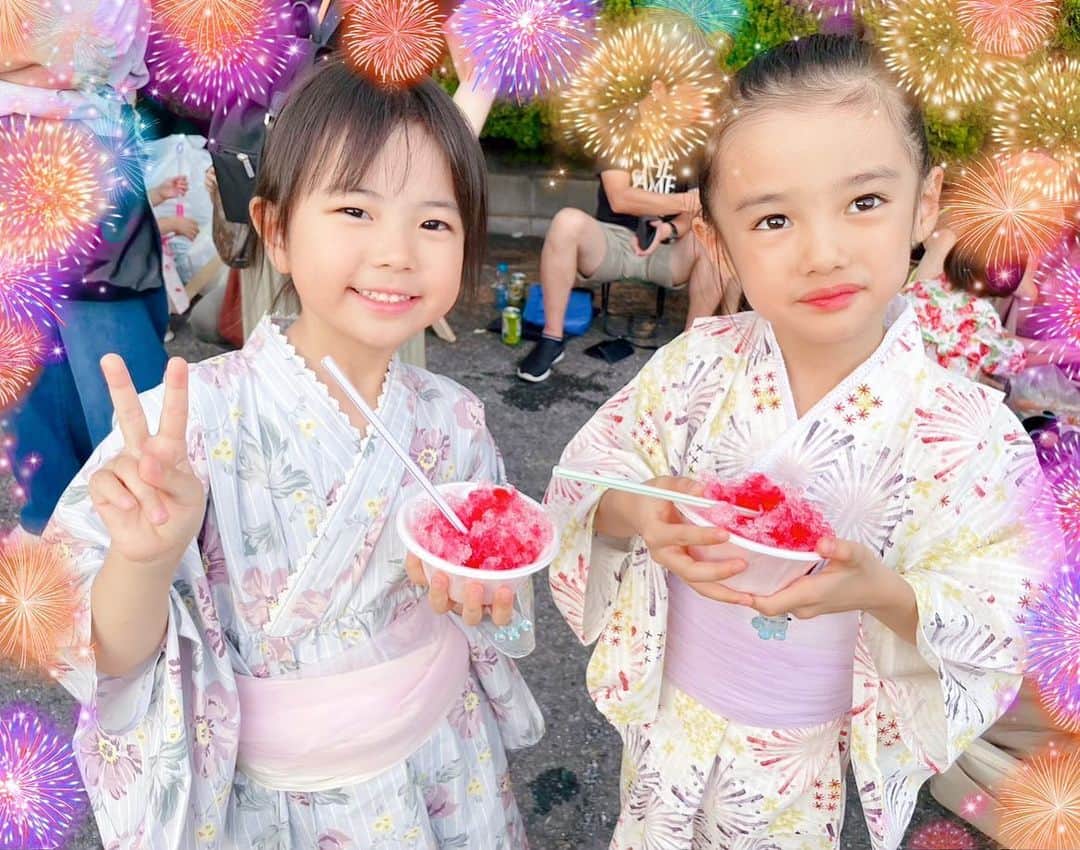 mariomi324のインスタグラム：「いい写真いっぱい撮れた🥰 #夏の思い出 🍉🍧🌻 ⭐︎ 4年ぶりに開催された地元のお祭り✨ 仲良しのお友達と楽しんできました🤗 ✳︎ ✳︎ ✳︎ #5歳 #2歳9ヶ月 #女の子ママ #姉妹ママ #姉妹 #キッズコーデ #キッズファッション #姉妹コーデ #リンクコーデ #今日のコーデ #ootd #outfit #子供服 #petitmain #プティマイン #浴衣女子 #浴衣 #浴衣コーデ #浴衣キッズ #kidsfashion #kidstagram #instakids #kidsphotography #sisters #お祭り#おまつり」