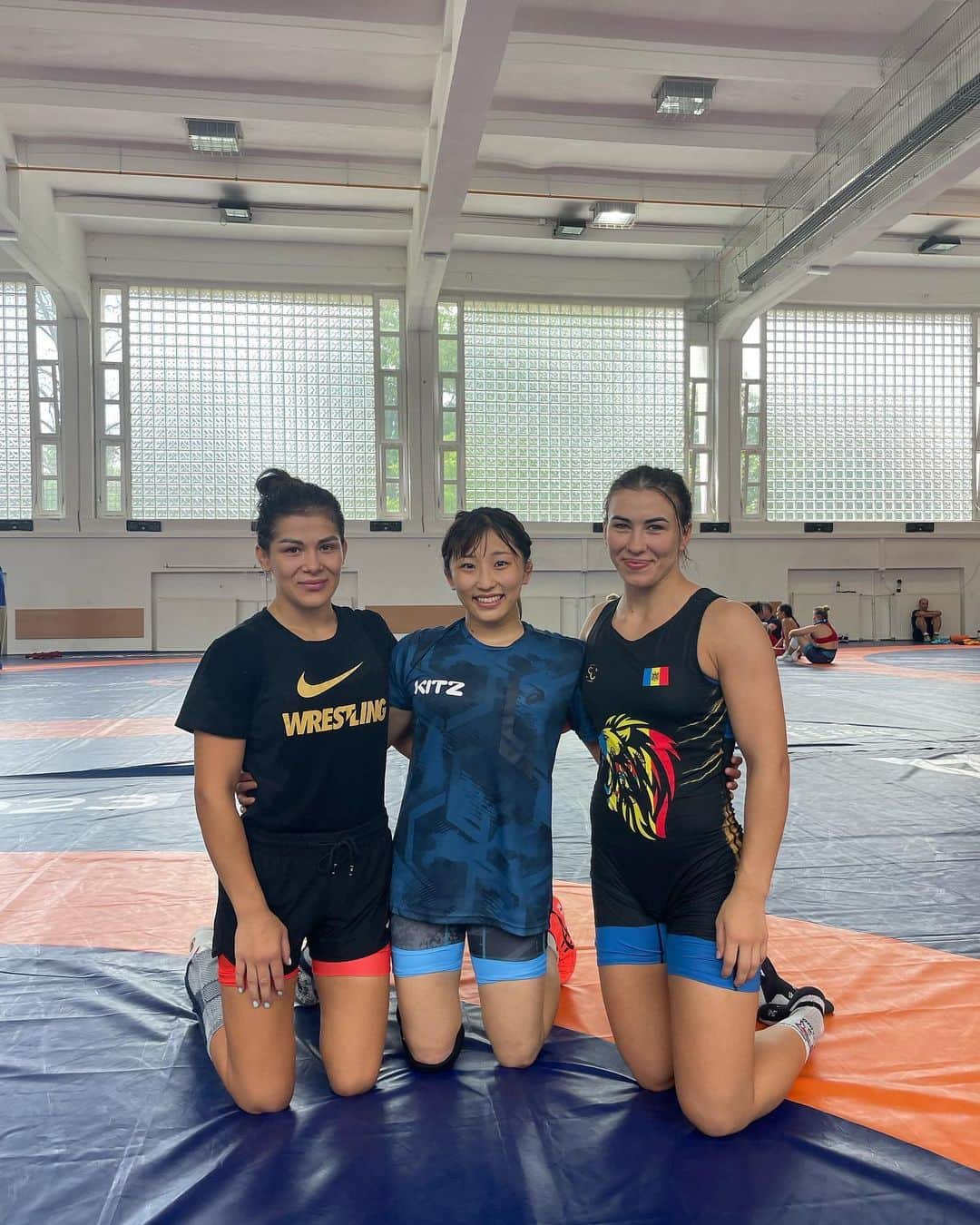 須崎優衣のインスタグラム：「I am very grateful to the Hungarian Wrestling Association, Maxim and Diletta for giving me such a wonderful opportunity, and to my wrestling friends around the world who practiced a lot🙏❤️  I was a little worried about training alone, but I was really happy that everyone accepted me warmly🙏✨  I will continue to move forward with a desire to improve myself to become even stronger towards achieving my goals💪  I would like to thank everyone from the bottom of my heart🙏I will make the most of this wonderful experience to become a world champion and continue to work hard towards the world championship💪  素晴らしい機会を与えてくださったハンガリーレスリング協会さん、マキシムさん、ディレッタさん、沢山練習してくれた世界のレスリング仲間に心から感謝しています🙏❤️  一人での修行は最初は少し不安でしたがみんなが温かく受け入れてくれて本当に嬉しかったです🙏✨  目標達成に向かってもっともっと強くなれる常に向上心を持ってこれからも強く前へ進み続けます💪  全ての皆様に心から感謝しています🙏この素晴らしい経験を必ず世界チャンピオンになるために活かして、世界選手権に向かって引き続き一生懸命頑張ります💪」