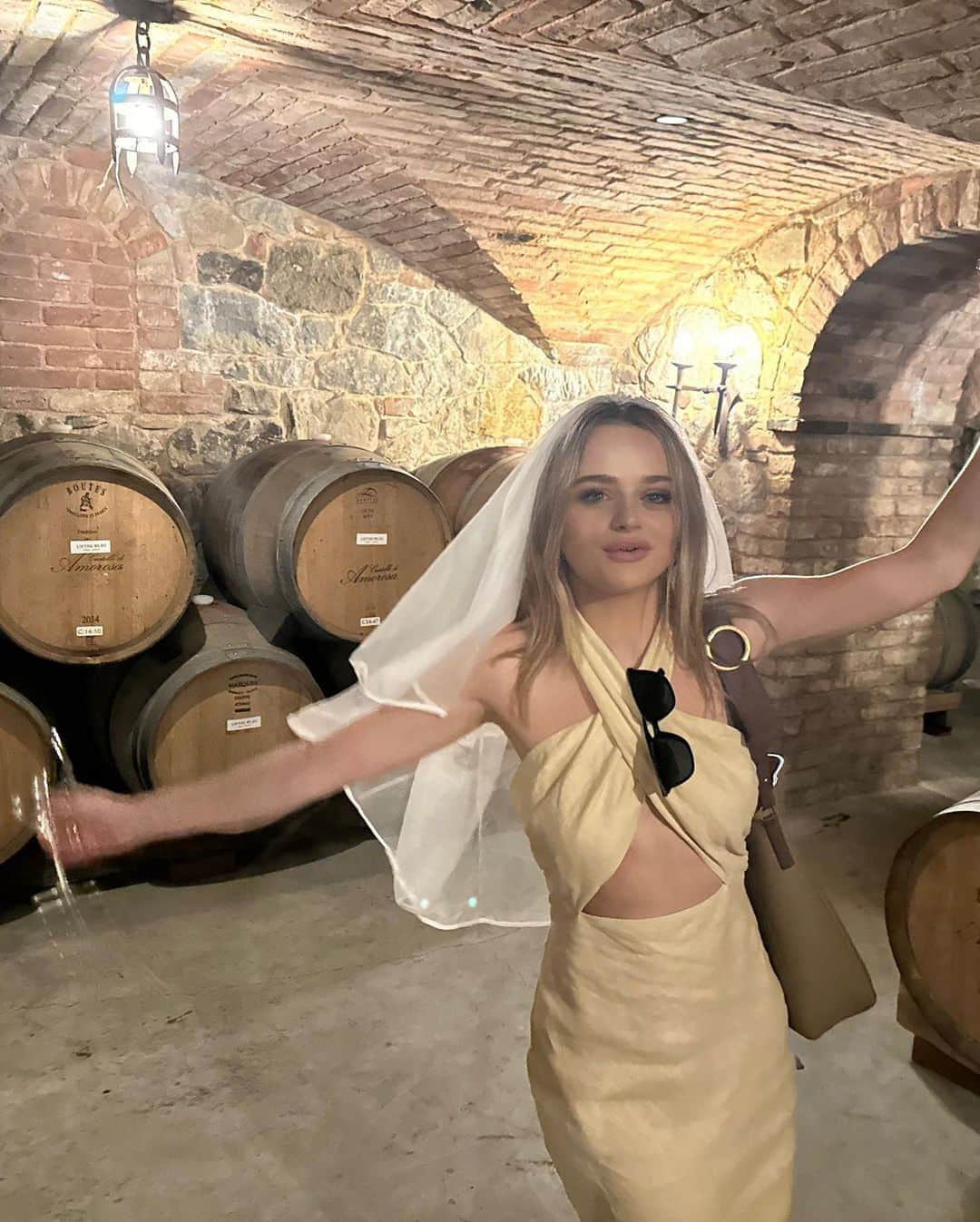 ジョーイ・キングさんのインスタグラム写真 - (ジョーイ・キングInstagram)「OHHHHHHHH SHIIIIIIIIIIIIT👰🏼‍♀️🍆」7月23日 10時56分 - joeyking