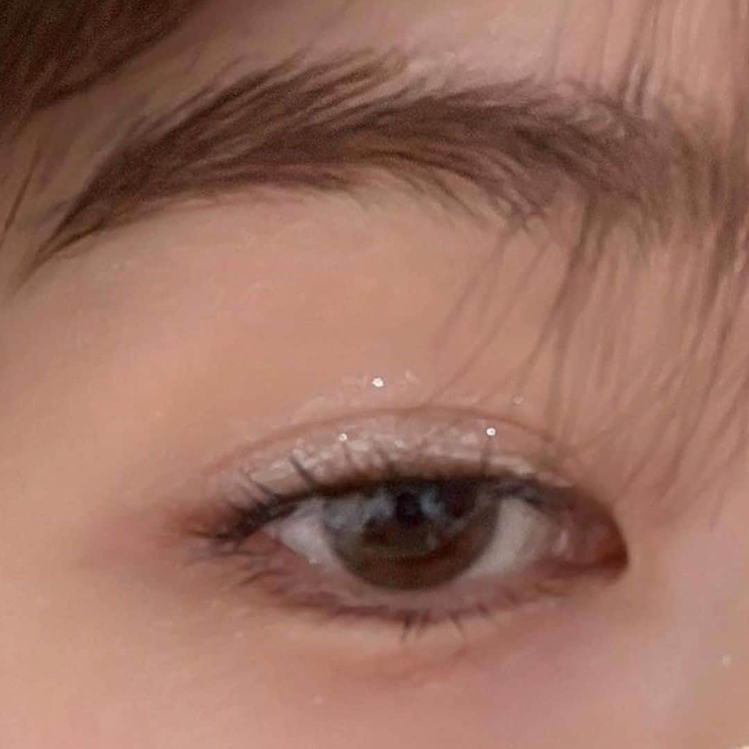 花見菜月さんのインスタグラム写真 - (花見菜月Instagram)「目元はsilverできらきらさせるのが気分🤍 いつも褒めてもらえるし、私のおすすめアイシャドウ。 #dior」7月23日 11時13分 - ____naki.____