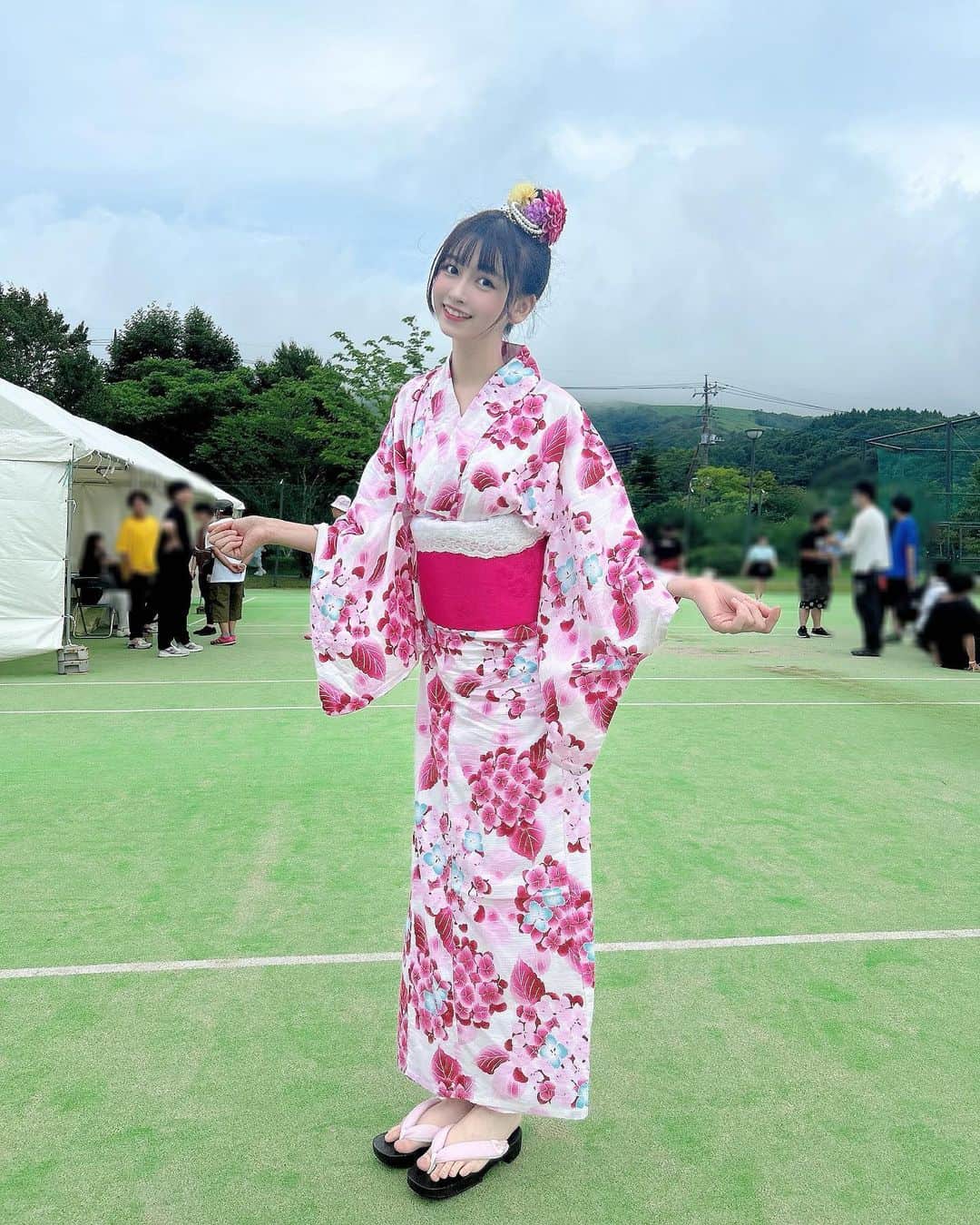 AIRIのインスタグラム：「浴衣〜🎀💗🌷 . .  PiXMiX #アイドル #ピクミク #偶像 #衣装  #かわいい #お気に入り #ワンピース #Japan #ピンク#pink  #カラフル #富士山 #fujiyama #ツインテール#my #favorite #costume #pastel #大学生 #jd  #hair #高校生 #浴衣 #お団子 #yukata  #夏 #summer #山梨 #山中湖 #yamanashi」