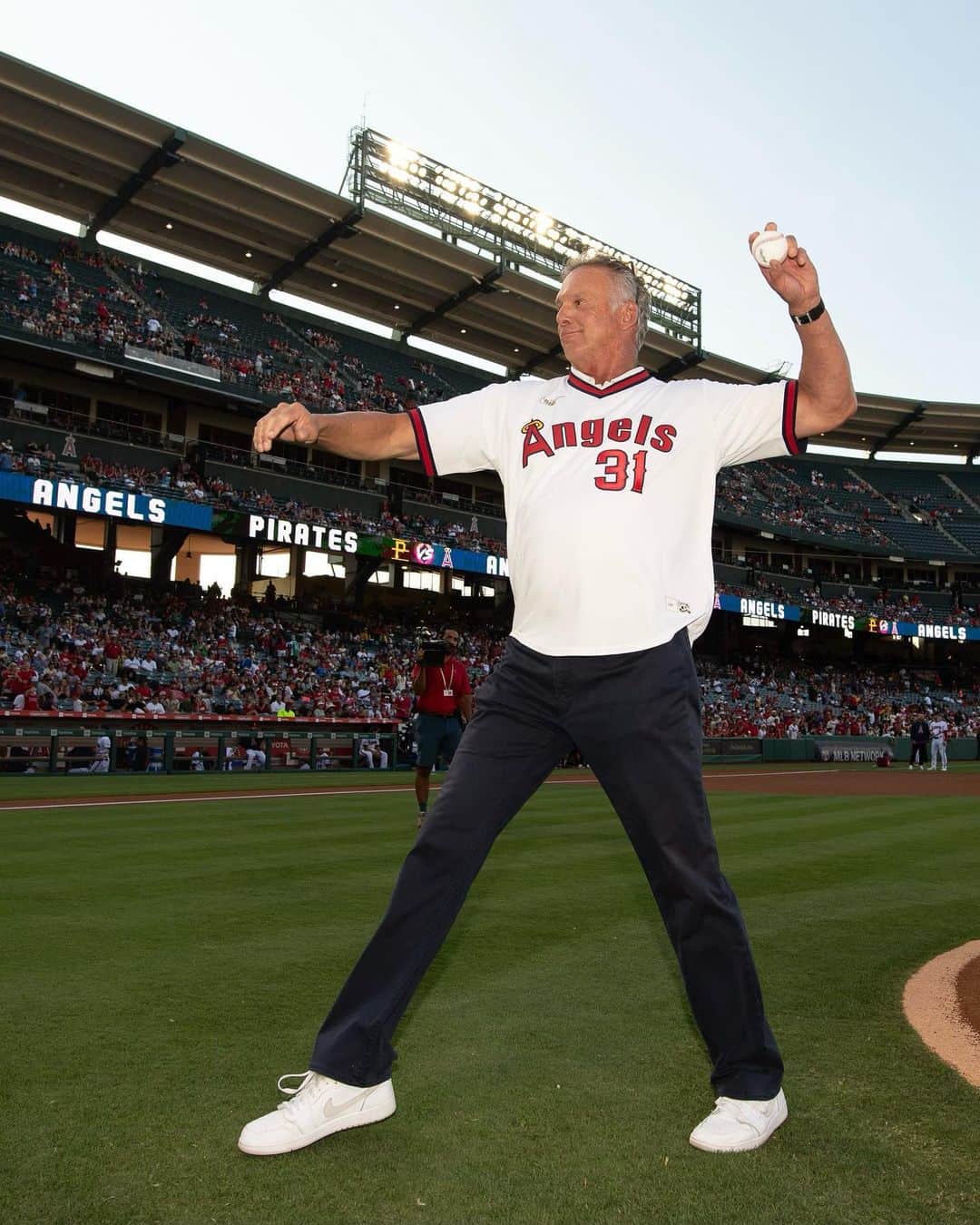 ロサンゼルス・エンゼルス・オブ・アナハイムさんのインスタグラム写真 - (ロサンゼルス・エンゼルス・オブ・アナハイムInstagram)「welcome back, Chuck Finley! 😇  The Angels Hall of Famer stopped by to toss tonight's honorary first pitch.」7月23日 11時13分 - angels