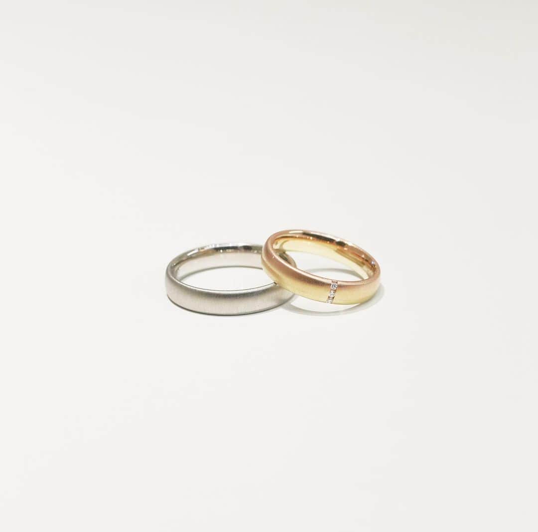 garden(ガーデン)本店のインスタグラム：「@garden_honten  . . ドイツの伝統ある鍛造製法で作る結婚指輪ブランドFISCHERフィッシャー💍 . . . gardenスタッフの結婚指輪で選ぶブランドNo.1です✨✨  . . 強度の良さはもちろん、圧倒的な指輪の着け心地が人気の理由！ 是非店頭で試着してみてください。 . . 7月14日〜25日まで 高品質フェア開催中✨ フィッシャーも対象ブランドなので気になる方は是非25日までにお越しください☺️ . . #garden本店#マリッジリング#結婚指輪#エンゲージリング#婚約指輪#ダイヤモンド#重ね着け#重ね着けリング#プレ花嫁#大阪花嫁#和歌山花嫁#大阪結婚指輪#和歌山結婚指輪#marry花嫁#全国のプレ花嫁さんと繋がりたい#結婚式準備#指輪探し#指輪探しのお手伝い#指輪選び#指輪探しデート#関西花嫁#2023冬婚#2023春婚#2023夏婚#2023秋婚#ブライダルジュエリー#🇩🇪 #ドイツ#鍛造製法 . . garden本店は敷地内駐車場を完備しております🚗 大阪市内から車で約30分！ ご遠方の方には高速代キャッシュバックキャンペーンも開催中💫 . . ーーーーーーーーーーーーーーー *＊. garden岸和田本店 *＊。 @garden_honten . . 大阪府岸和田市荒木町2丁目18-18 (敷地内無料駐車場有り) 072-440-1778 . ［access］ 🚘阪神高速4号湾岸線 岸和田北ICより5分 阪和線 岸和田和泉ICより5分 🚃JR阪和線「久米田駅」より徒歩」