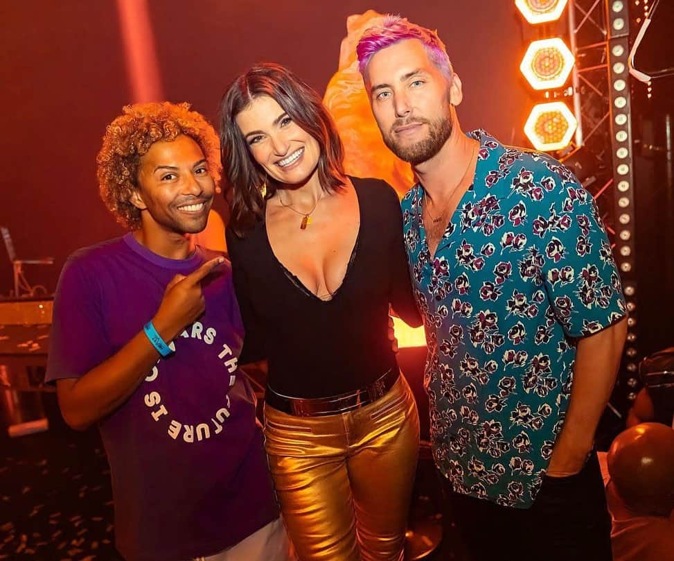 ランス・バスのインスタグラム：「Well that was a fun surprise last night! Thank you @idinamenzel for premiering your new single “Beast” w us at @heartweho !! It’s a BOP!! 📸: @jorgebarragan84」