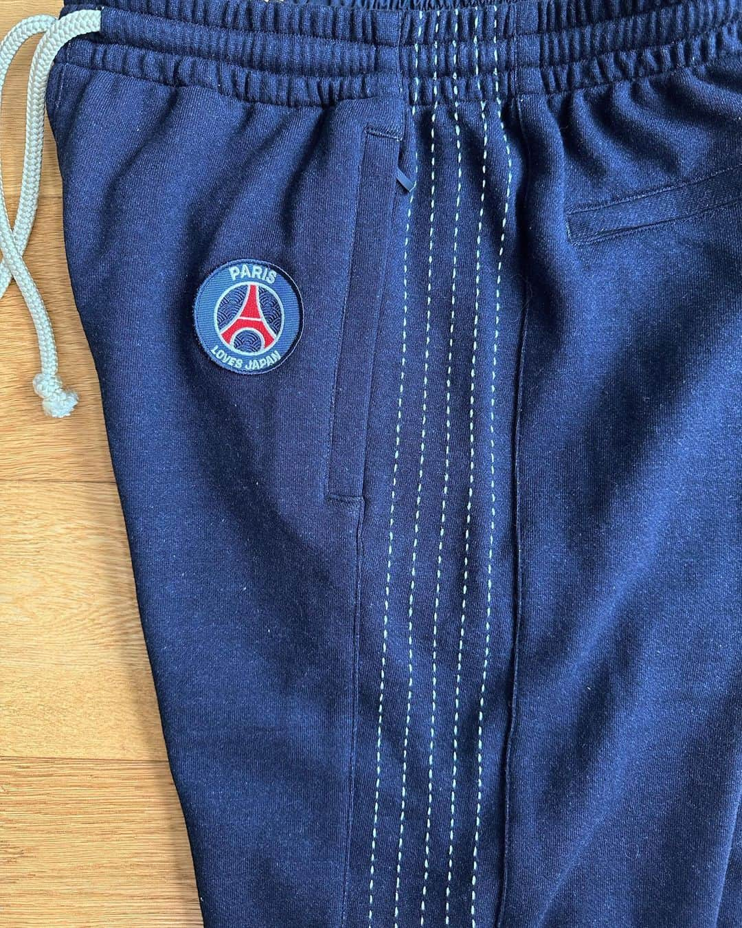 小木 "Poggy" 基史さんのインスタグラム写真 - (小木 "Poggy" 基史Instagram)「@psg × POGGY capsule collection 1st delivery items are available on tomorrow at @psg_store_tokyo_edifice . PSG×POGGYカプセルコレクションのファーストデリバリーは明日から下記PSG店舗にて発売です。是非🙏  販売店舗 PSG HOUSE大阪 〒530-0005大阪市北区中之島4-3-1大阪中之島美術館内  PARIS LOVES JAPAN 表参道 〒150-0001東京都渋谷区神宮前4-26-14  PARIS SAINT-GERMAIN STORE TOKYO 全店 EDIFICE難波店、EDIFICE新宿店  7月24日13時30分より販売スタート  オンラインストア販売開始日 7月24日15:00- ※9月セカンドデリバリー発売分を除く  #psg #psg_tokyo #parissaintgermain」7月23日 11時47分 - poggytheman