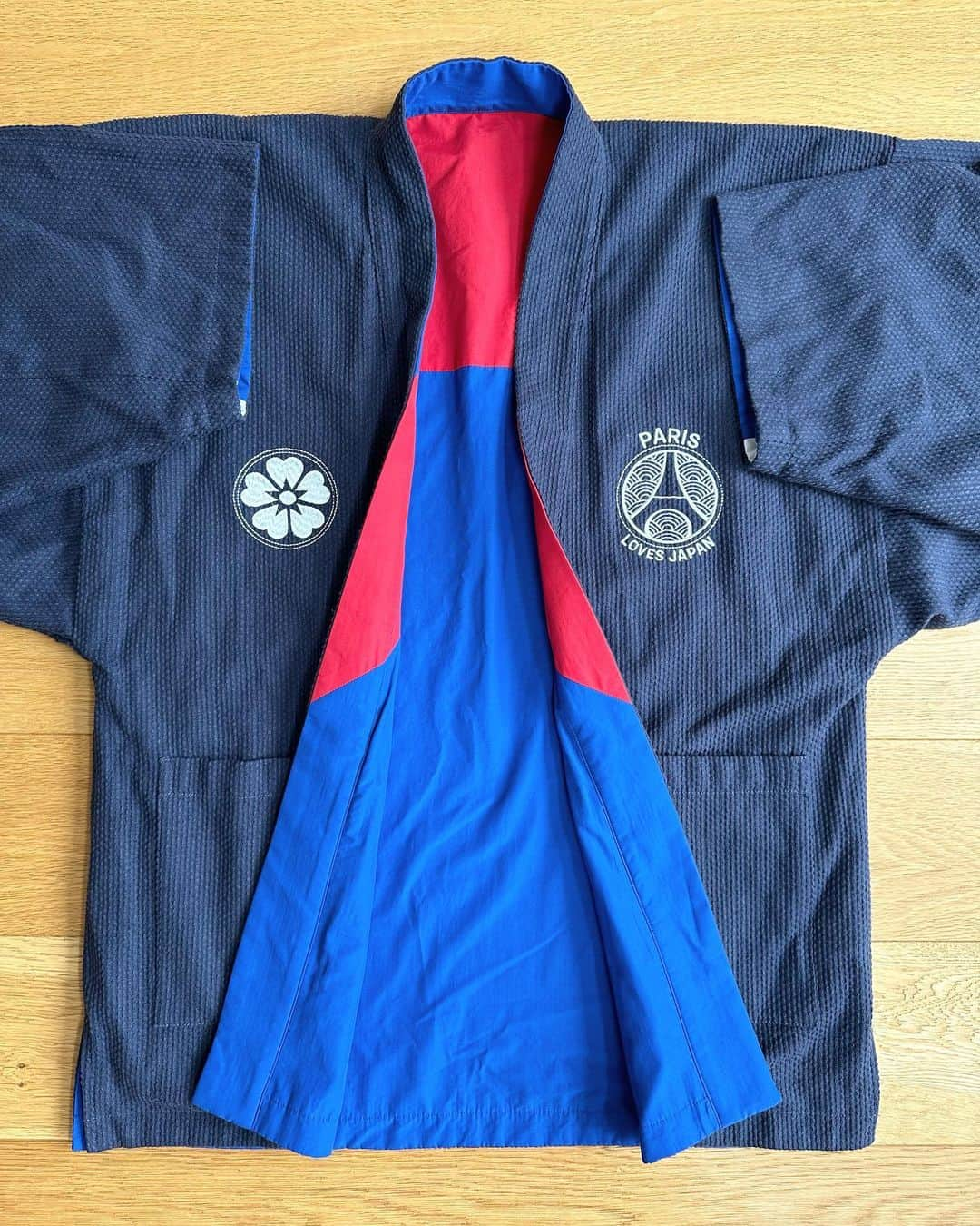 小木 "Poggy" 基史さんのインスタグラム写真 - (小木 "Poggy" 基史Instagram)「@psg × POGGY capsule collection 1st delivery items are available on tomorrow at @psg_store_tokyo_edifice . PSG×POGGYカプセルコレクションのファーストデリバリーは明日から下記PSG店舗にて発売です。是非🙏  販売店舗 PSG HOUSE大阪 〒530-0005大阪市北区中之島4-3-1大阪中之島美術館内  PARIS LOVES JAPAN 表参道 〒150-0001東京都渋谷区神宮前4-26-14  PARIS SAINT-GERMAIN STORE TOKYO 全店 EDIFICE難波店、EDIFICE新宿店  7月24日13時30分より販売スタート  オンラインストア販売開始日 7月24日15:00- ※9月セカンドデリバリー発売分を除く  #psg #psg_tokyo #parissaintgermain」7月23日 11時47分 - poggytheman