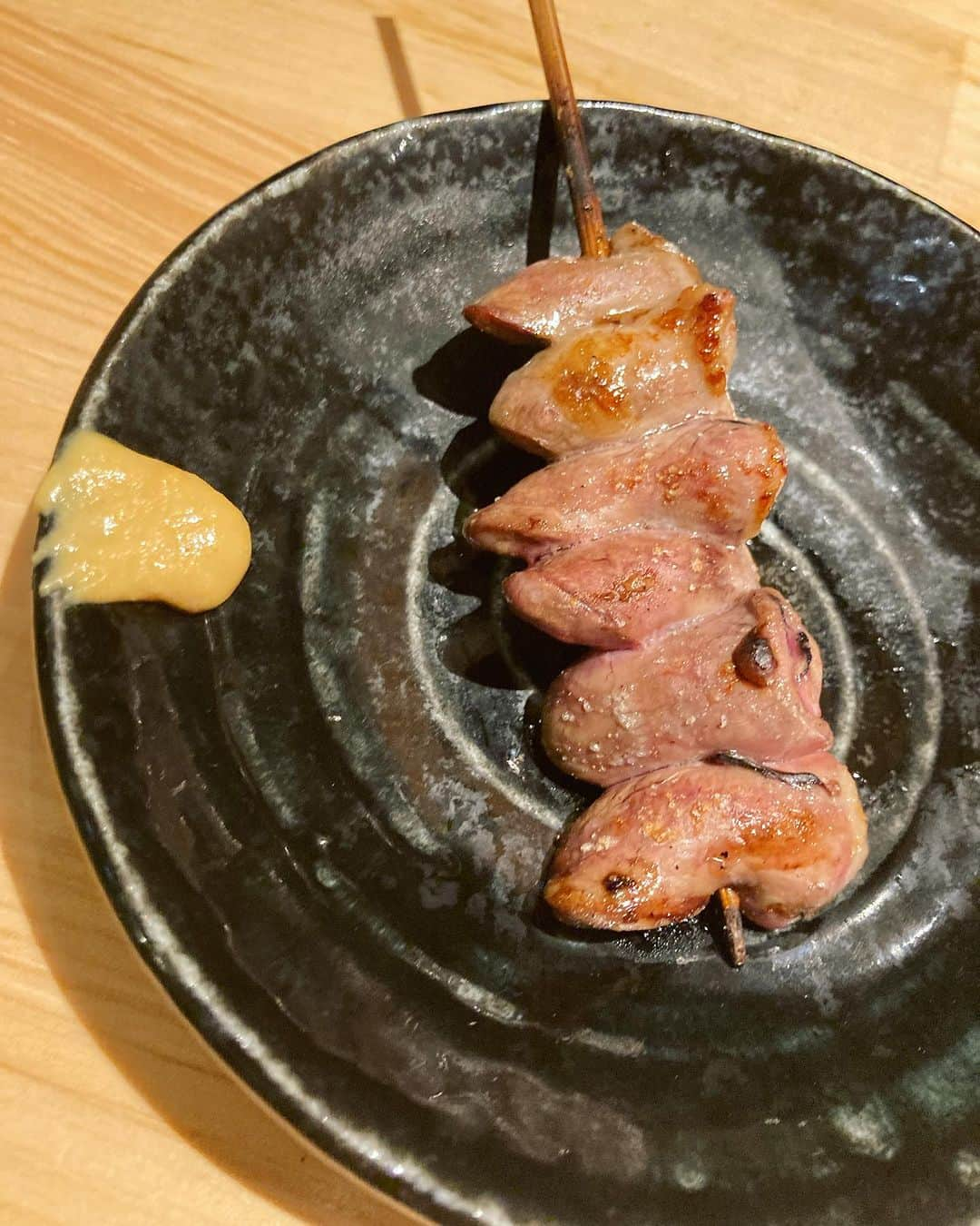 工藤ジェニファー茉侑さんのインスタグラム写真 - (工藤ジェニファー茉侑Instagram)「@toritamura.yakitori #下北沢　6本コース1500円💸  味噌だれの焼き鳥😋   #焼鳥屋 #焼き鳥屋 #焼き鳥好きな人と繋がりたい #下北沢グルメ #下北　#下北沢ディナー #レバー　#和食　#washoku #西麻布　#西麻布グルメ #酒スタグラム #グルメ女子 #グルメスタグラム #グルメ好きな人と繋がりたい #グルメな人と繋がりたい #恵比寿グルメ  #やきとり　#焼き鳥　#焼鳥 #焼鳥好きな人と繋がりたい #yakitori #ヤキトリ　#日本酒」7月23日 11時57分 - jennifermayu_s