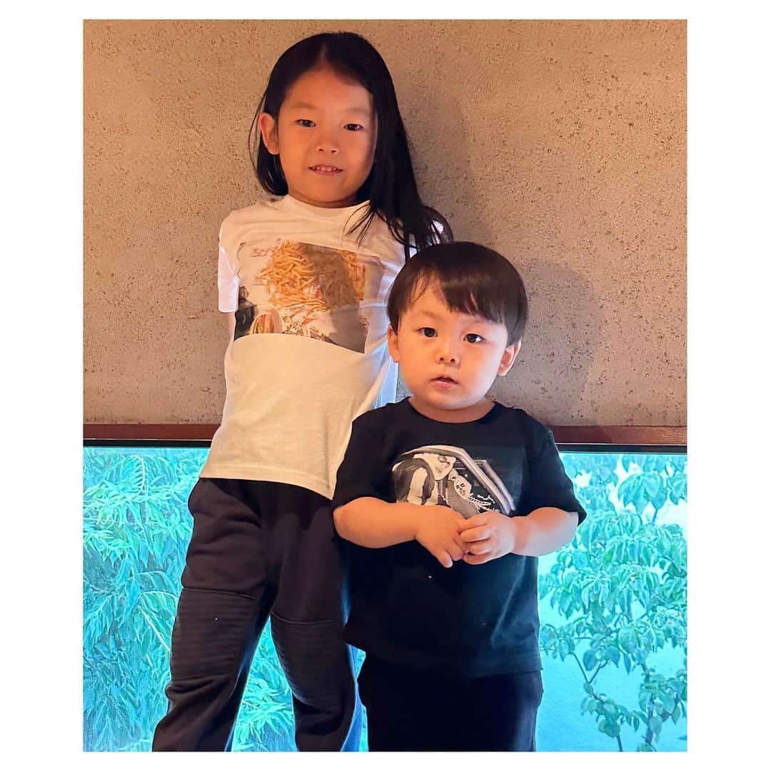 新田桂一のインスタグラム：「BOWERY KIDS 💀  近日中に発売します。 皆様、よろしくお願いします。  白(ポテト) 100㎝ 120㎝ 150㎝  黒(覆面) 100㎝ 130㎝ 150㎝」