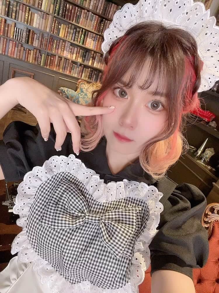 七瀬さくらのインスタグラム：「#RTは可愛いの再放送 ──────────────── #メイド服  #インスタグラビア #グラビアモデル #コスプレイヤー  #ビジョビ #女内衣 #グラドル自画撮り部 #cosplayersofinstagram #cosplayer #코스프레 #角色扮演 #gravure #Japanesegirl #自拍 #模特 #그라비아 #수영복 #모델 #凹版印刷 #屁股 #内裤 #泳衣 #라이키 ────────────────」