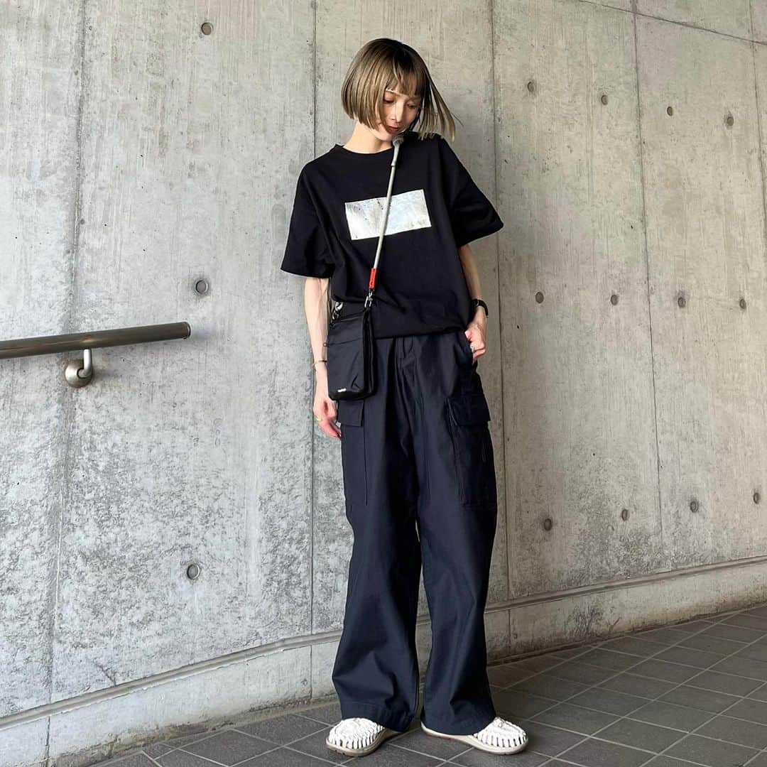 MATSUIRIHOさんのインスタグラム写真 - (MATSUIRIHOInstagram)「#riho150cm お気に入り詰め込んだ今日のコーデ🦭  Tshirt：@hellam_official pants： @uniqlo_jp  @uniqlo_with sandal： @keen_japan  shoulder：@topologie.jp   #低身長コーデ #150cmコーデ #hellam #keen #keengarage #keenuneek #キーン #アウトドアスニーカー #uneek #ユニーク #ad #uniqlo #uniqloコーデ #ワイドストレートカーゴパンツ #カーゴパンツ #topologie #stylehinter #大人ファッション #大人カジュアル#夏コーデ #シンプルコーデ #ボブヘア #ぱっつんボブ #骨格ナチュラル」7月23日 12時17分 - rihoo914