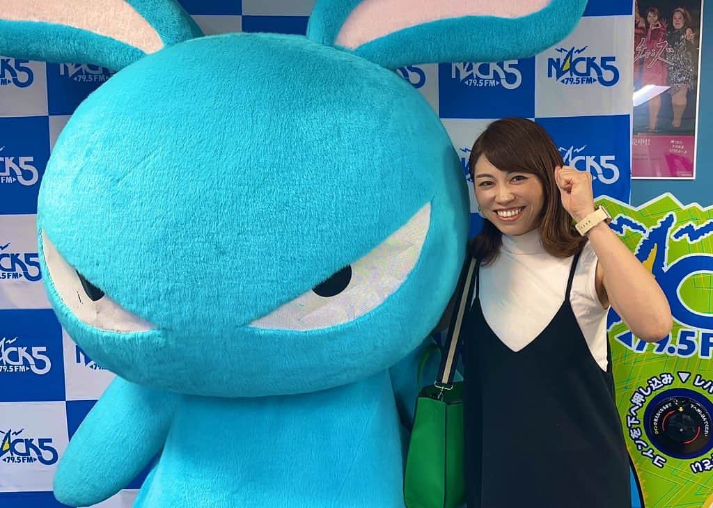 のインスタグラム：「アナパー今日もありがとうございました！  パーマちゃんがものすごい勢いで飛び出していったので らじっと君とツーショットで！  また来週〜✨  #アナパー #nack5」