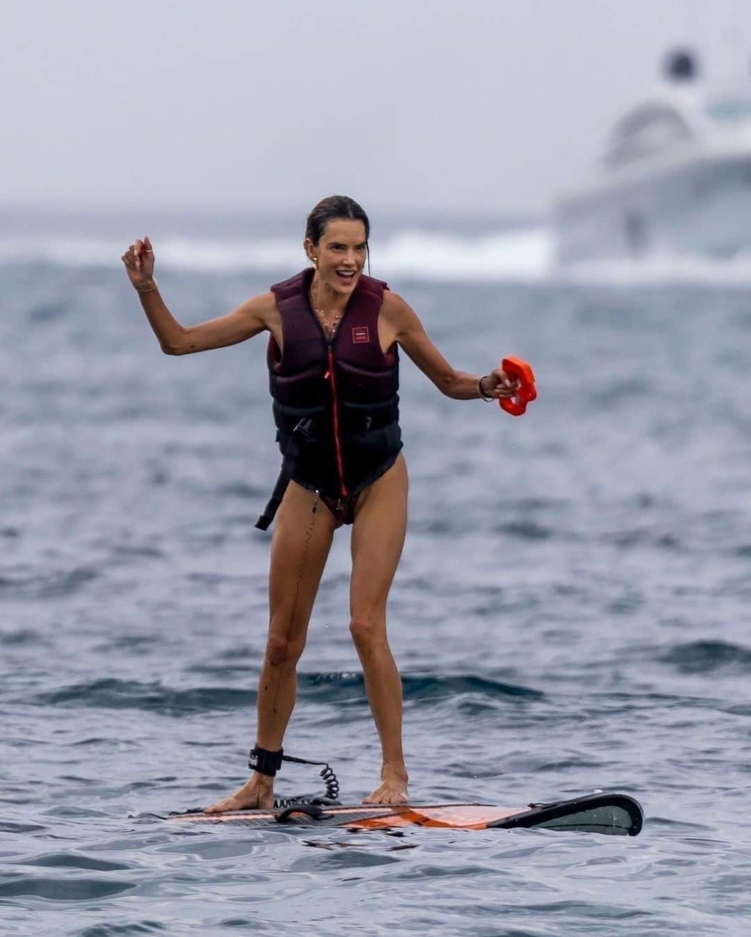 Just Jaredさんのインスタグラム写真 - (Just JaredInstagram)「Alessandra Ambrosio looked chic in a floral bikini while on vacation in Ibiza today. She also hopped in the water to paddleboard. We've got so many more pics of her over at JustJared.com! #AlessandraAmbrosio Photos: Backgrid」7月23日 12時34分 - justjared