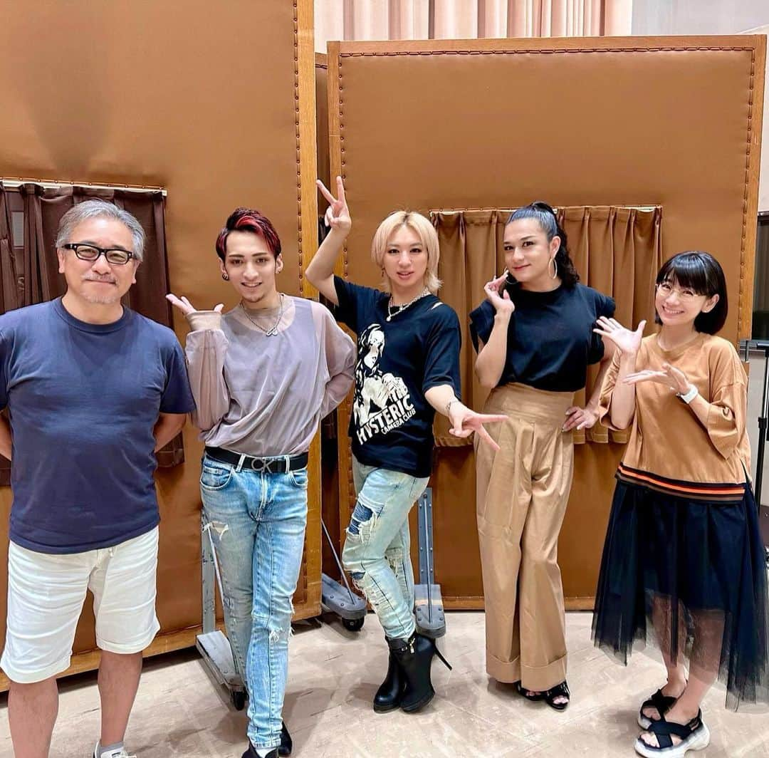 HIDEKiSMのインスタグラム：「NHK-FM 「ラジオマンジャック」に出演させていただきました🩷✨  エンガブ初NHK❣️ ホワイトボードにウェルカムしていただき嬉しかった🥹🫶 赤坂泰彦さん、時東ぁみちゃん。 素敵な時間をありがとうございました💋  #ENViiGABRIELLA #Takassy #HIDEKiSM #Kamus #エンガブ  #ENGAB #ENGA部 #エンガ部 #GAVii #赤坂泰彦 #時東ぁみ #ラジオマンジャック」