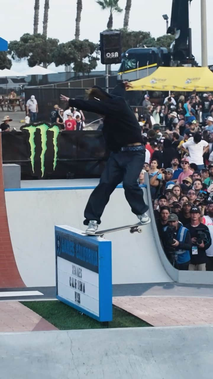 堀米雄斗のインスタグラム：「What’s @liltunechi saying? 👀  With a nollie backside 270 noseslide, @yutohorigome wins Men’s Skateboard Street Best Trick, his 4th career #XGames gold medal.  📹 @tristansachar @g1mpy」