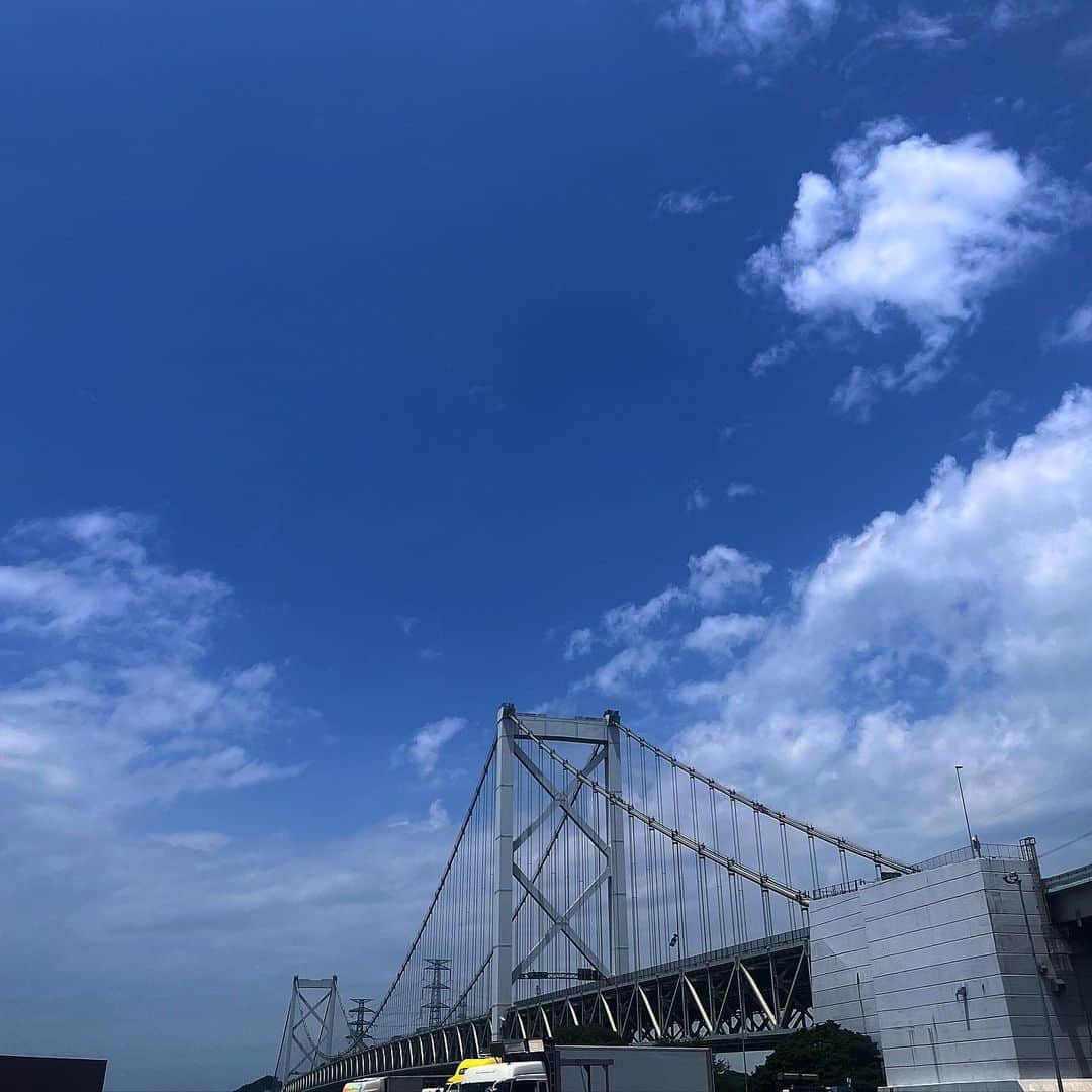 りゅうのインスタグラム：「僕の心と君の心に橋がかかればいいのに。」