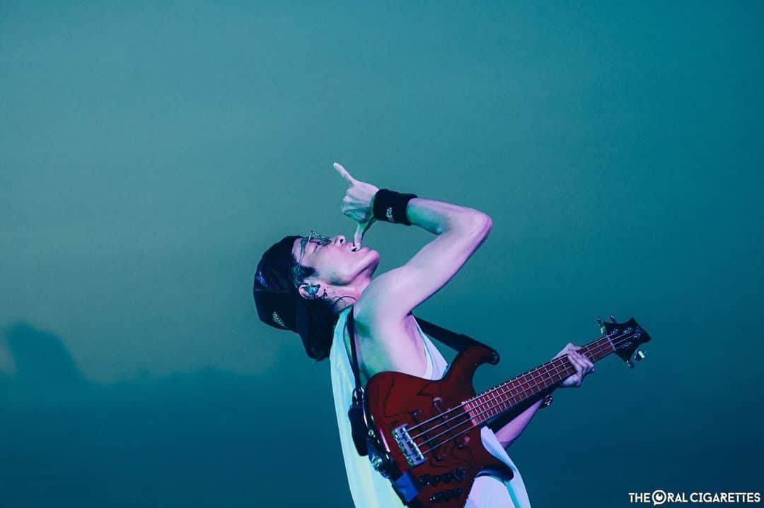 あきらかにあきらのインスタグラム：「良い時間帯にらいぶさせていただきました🌙 また一緒に遊んでくださいね🤙 📸 @junpeihiyoshi  JP急遽撮影ありがとう😊」