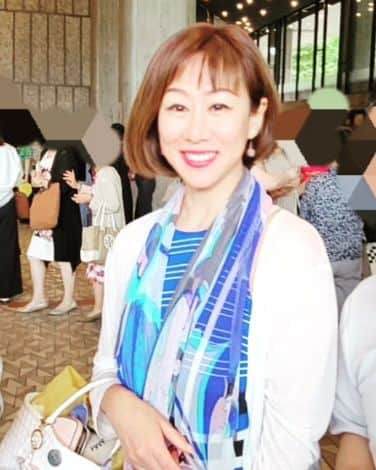 清水まり子のインスタグラム：「周りに恵まれオペラ鑑賞へ。幸せを感じながら課題を見付ける日々です。 #椿姫 #オペラ  #豊かな時間をありがとう  #恵まれた環境に感謝  #ワンピースコーデ  #夏コーデ  #becoming #wellbeeing  #清水まり子 #歌手 #主婦 #非常勤講師  #mariko #japanesesinger #yamanashipromotionambassador  #thankyou」