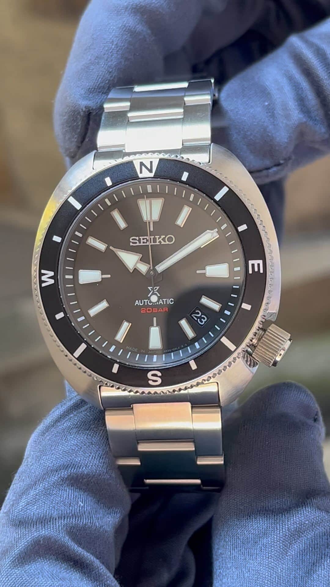 のインスタグラム：「SEIKO PROSPEX  SBDY113 Fieldmaster mechanical watch ￥67,100-税込 アウトドアレジャーからスーツ姿にいたる迄、幅広いシーンで活躍するフィールドウオッチです。 200M防水の為、これからの季節夏のビーチで使用可能  ■ Inquiry NAKANIWA WATCH 4-10-3 Minamisenba, Chuo-ku, Osaka-shi, 542-0081 TEL: 06-6251-7573 Open from 11:00 to 18:30 Closed on Wednesdays LINE ID: @910caqbg  #NAKANIWA #NAKANIWAWATCH #仲庭時計店 #心斎橋 #大阪 #osaka #腕時計 #watch #Japanwatch #SEIKO #セイコー #PROSPEX #PROSPEX #SBDY113」