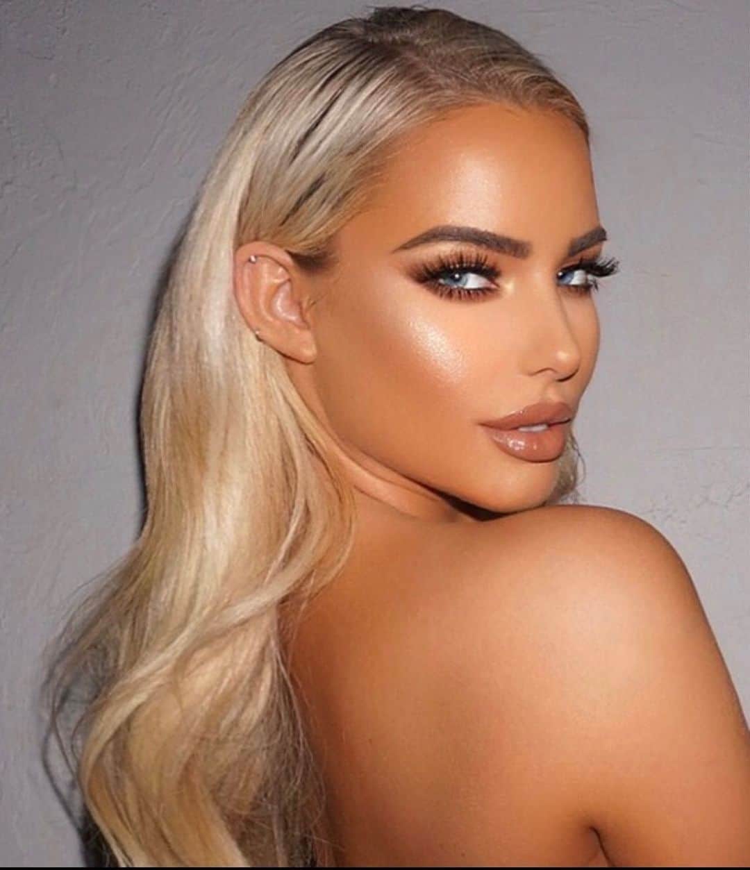 ロリン・ヨークのインスタグラム：「It’s Barbie b*tch, if you still in doubt.」