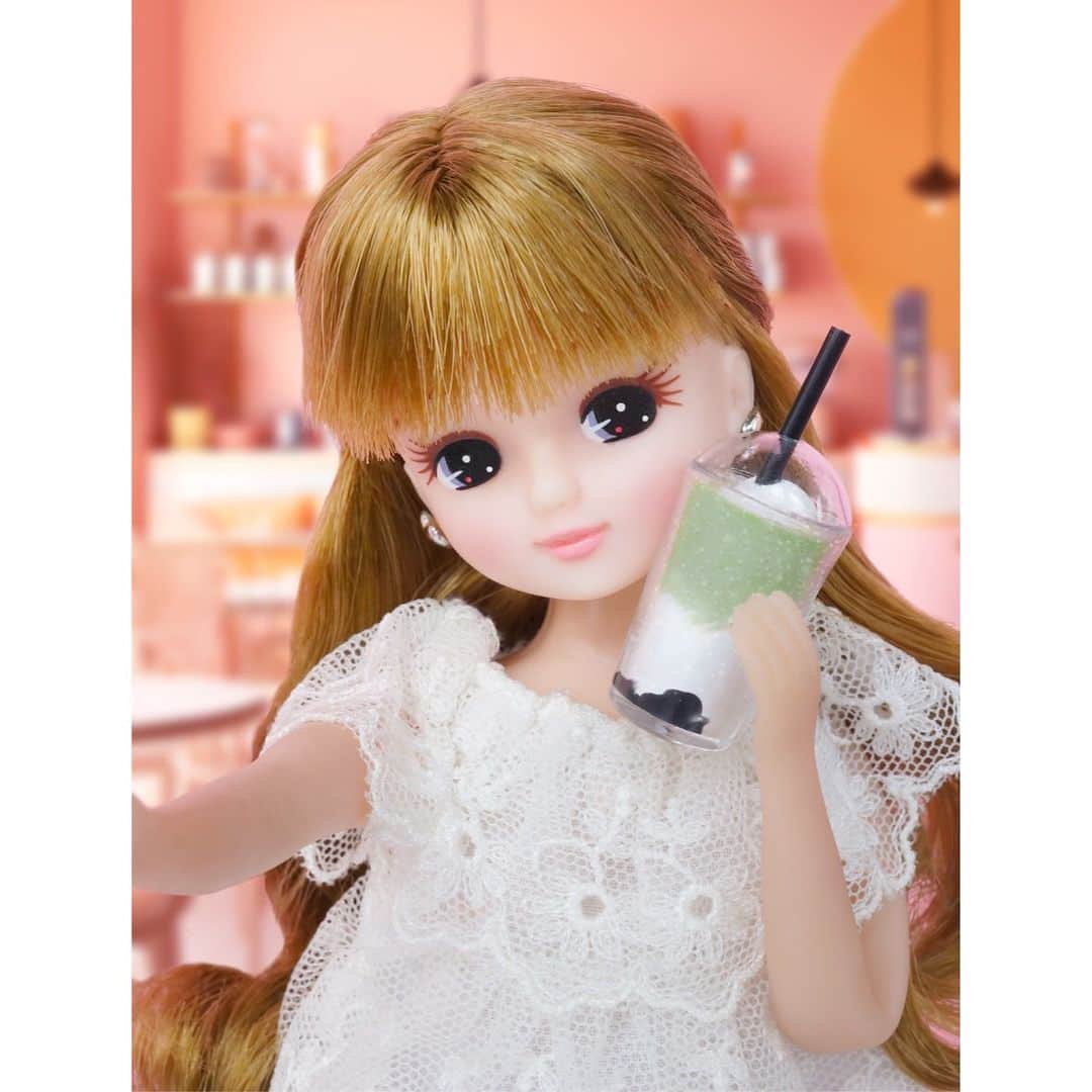 リカちゃんさんのインスタグラム写真 - (リカちゃんInstagram)「#飲むわらび餅 ってみんな知ってる？ 食べ物じゃなくて飲み物なの♡  ストローで飲むと、とろっとした感触ですっごくおいしいの♪  #流行 #自撮り  Hey everyone, have you ever heard of drinkable warabi mochi (bracken starch dumplings)? It's a beverage☆  #selfie #リカちゃん #fashion #ootd #hairstyle #licca #liccadoll #japanesedoll #japan #girl #instadaily #instagood #instagramjapan #instagram」7月23日 13時00分 - bonjour_licca