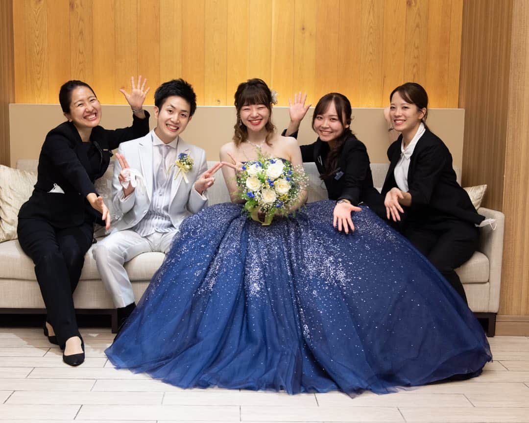 アニヴェルセル みなとみらい横浜 公式さんのインスタグラム写真 - (アニヴェルセル みなとみらい横浜 公式Instagram)「. . おふたりのことを家族のように考えて、 当日までお手伝いをさせていただくスタッフ。  おふたりと大切な皆様が かけがえのない時間を過ごせるように そして、今後の人生にとっての記念日になるよう 全力でサポートさせていただいております。  大切なおふたりとのお写真は スタッフにとっても宝物なんです🤍 ぜひお声かけくださいね♪  ﾟ･*:.｡. .｡.:*･゜ﾟ･*:.｡. .｡.:*･ﾟ･*:.｡. .｡.:*･゜  横浜 みなとみらいの結婚式場 #アニヴェルセルみなとみらい横浜  📌海や空のように「永遠に続く」という 　意味を持つロイヤルブルーのバージンロード  📌120年の歴史が刻まれた 　壮観なステンドグラスのチャペル  📌好みに合わせて選べる 　7つの貸切披露宴会場  @anniversaire_minatomirai  👆詳細はプロフィールURLの 　公式HPよりご覧いただけます✨  ﾟ･*:.｡. .｡.:*･゜ﾟ･*:.｡. .｡.:*･ﾟ･*:.｡. .｡.:*･゜  #アニヴェルセル #アニヴェルセルみなとみらい #アニ嫁 #結婚式場見学 #ブライダルフェア #結婚式準備 #式場見学 #花嫁準備 #横浜花嫁 #みなとみらい花嫁 #みなとみらいウェディング #みなとみらい婚 #みなとみらい結婚式 #横浜結婚式場 #横浜結婚式 #神奈川結婚式場 #2023花嫁 #2024花嫁 #ウェディングプランナー #ウエディングプランナー #ウェディングプロデューサー」7月23日 18時00分 - anniversaire_minatomirai