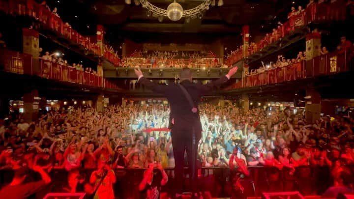 ジョン・フェルドマンのインスタグラム：「That was one of the best shows I’ve ever had. Thank you @hobboston for another sold out @goldfingermusic show. WE LOVE YOU BOSTON!!!! #spokesman」