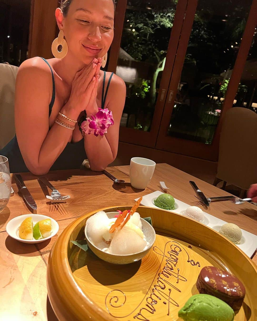 Livさんのインスタグラム写真 - (LivInstagram)「My first trip off island and children NOT allowed for this special trip @sensei Belly definitely spoiled by @noburestaurants for all meals with massage and onsen intermission.   Special love to this group @wanderlustlea @maniniwahine @aulanik #solobabymoon #fernandobotero #senseilanai」7月23日 13時30分 - livlogolding