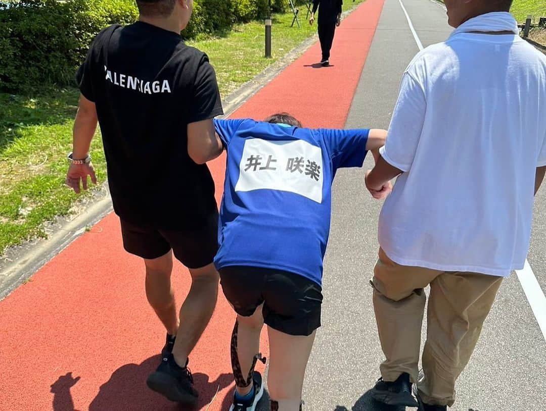 井上咲楽さんのインスタグラム写真 - (井上咲楽Instagram)「27時間テレビ、100キロマラソン完走しました！ 長かったーー16時時間半！  一生の糧になります。素敵な経験をありがとうございました！！みなさん、たくさん応援メッセージいただいております。ゆっくり読ませてください！」7月23日 13時40分 - bling2sakura