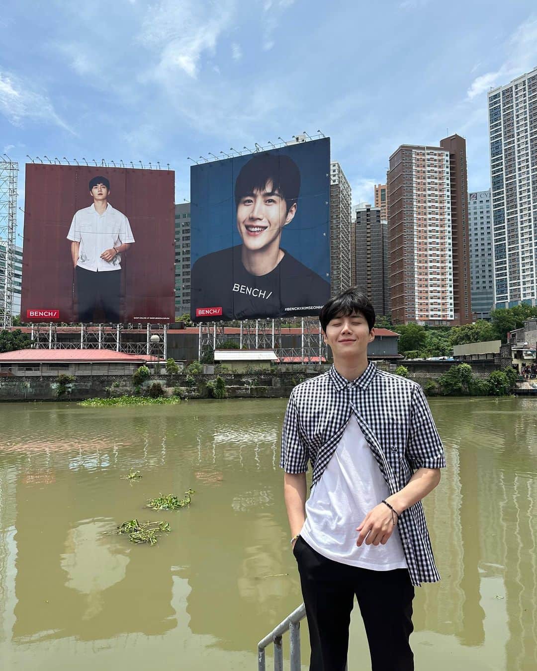キム・ソンホのインスタグラム：「시작부터 지금까지 계속 감동이에요 . 감사합니다 :)  #BENCHxKIMSEONHO ❤️」