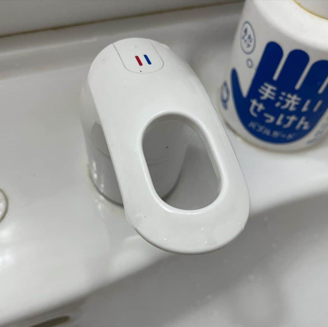 しまおまほのインスタグラム：「穴の活用法」