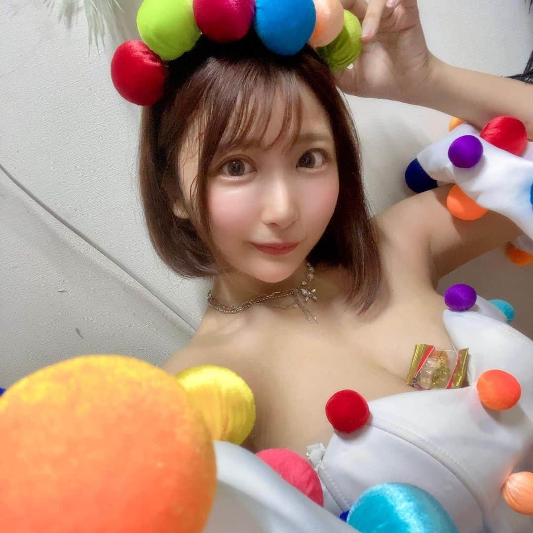 市原薫のインスタグラム：「ぷにぱにの衣装かわいい〜〜〜〜🍫🍪🍬🍩」