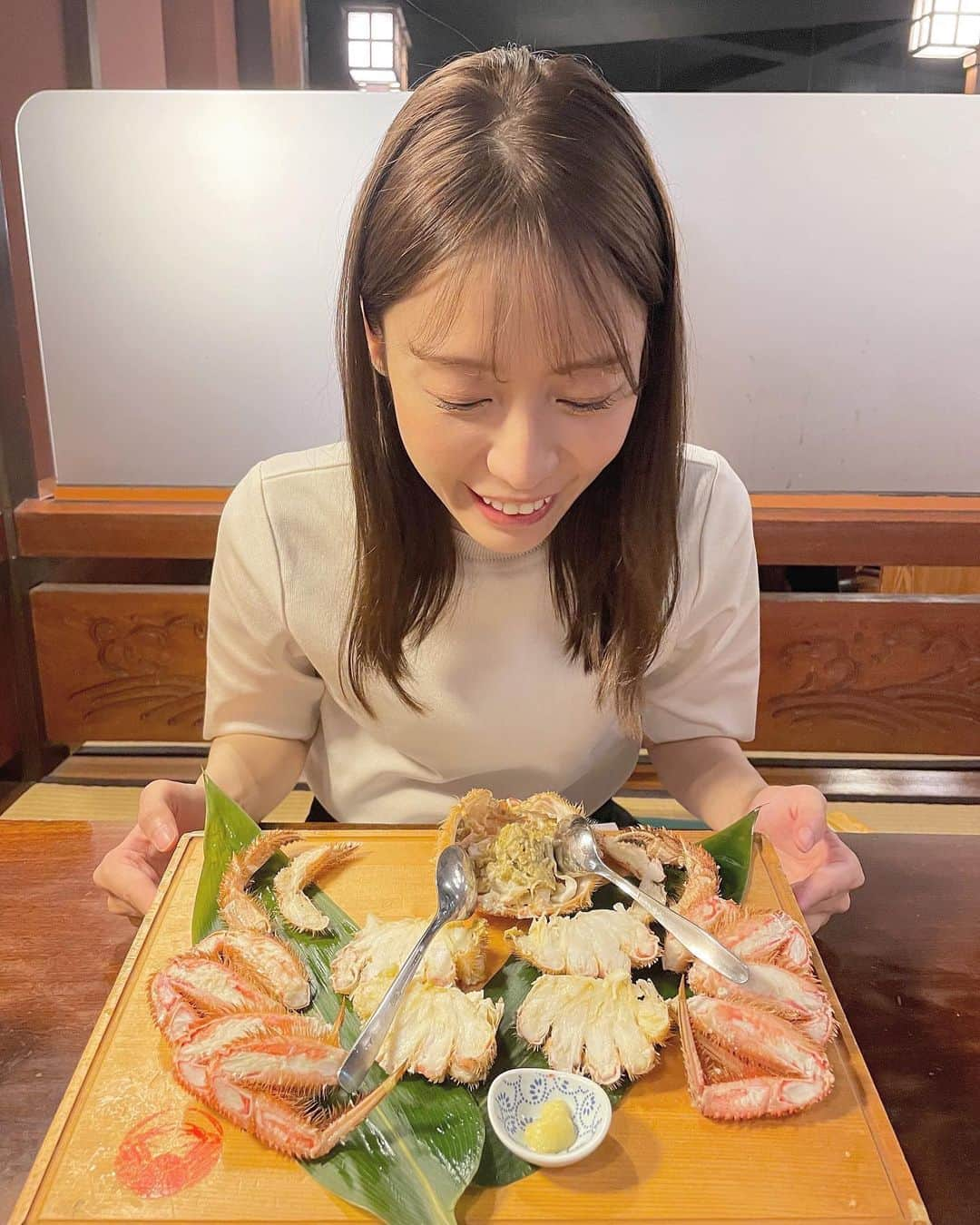 綱島恵里香さんのインスタグラム写真 - (綱島恵里香Instagram)「. . いつかの贅沢ランチです🦀♡ テンションあがるかに道楽! . . #ご飯#ランチ#かに道楽#蟹」7月23日 13時52分 - tsunashima.erika