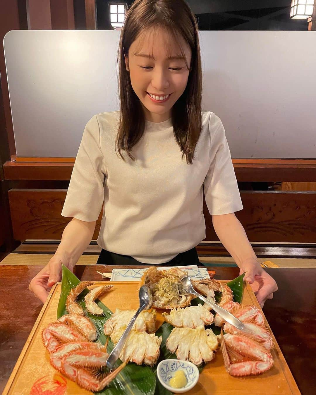 綱島恵里香さんのインスタグラム写真 - (綱島恵里香Instagram)「. . いつかの贅沢ランチです🦀♡ テンションあがるかに道楽! . . #ご飯#ランチ#かに道楽#蟹」7月23日 13時52分 - tsunashima.erika