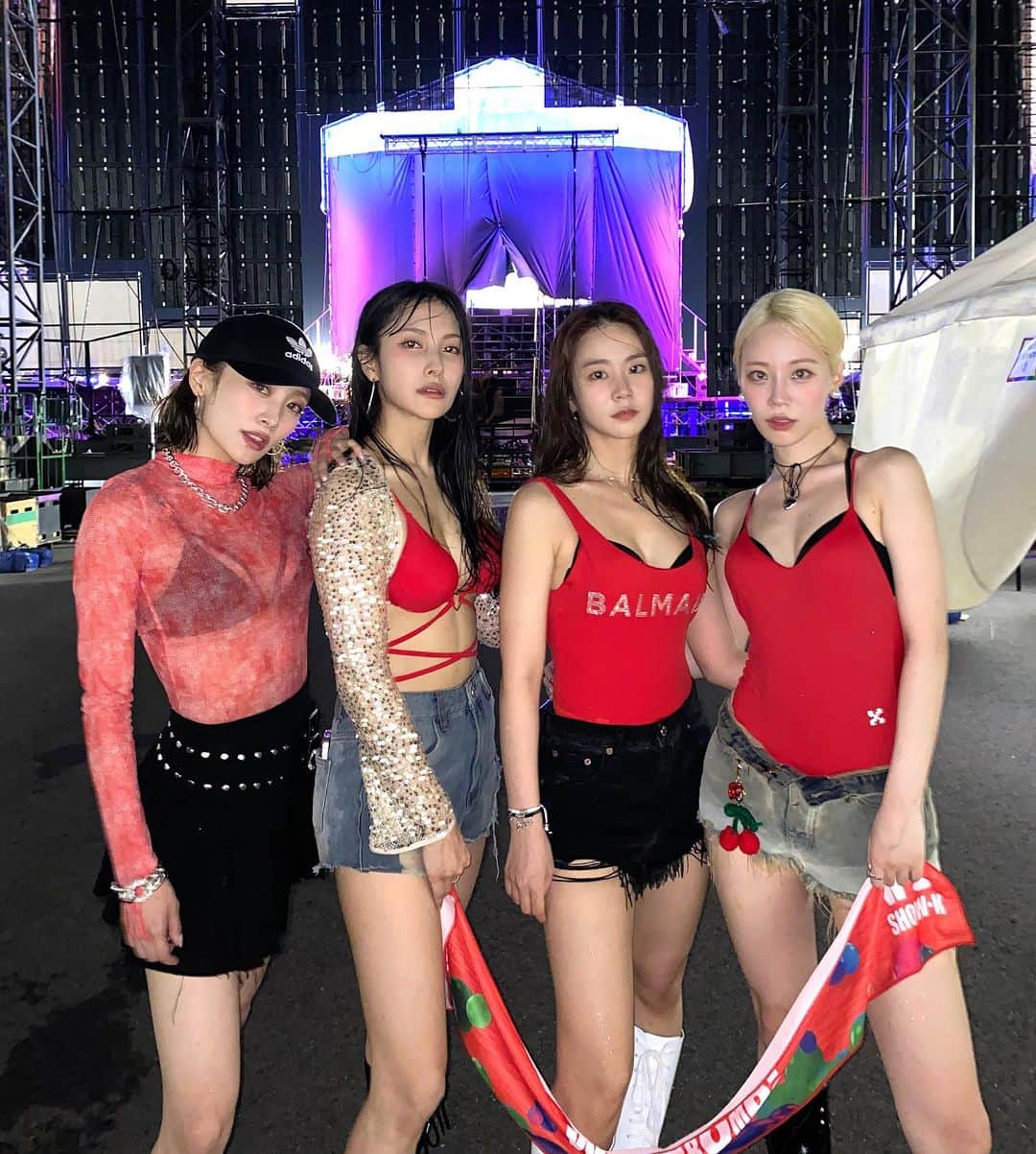 パク・ギュリのインスタグラム：「#WATERBOMB #NAGOYA #KARA 잊지못할 워터밤 첫 무대!💦 감사합니다😘」